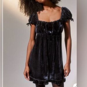 Urban Outfitters Black Claudette Velvet Babydoll Mini Dress Gothic‎ Size Small